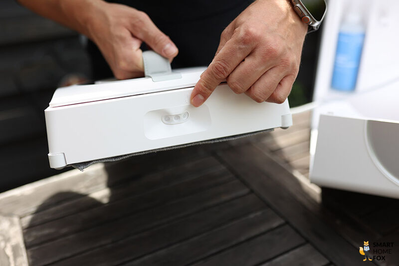 Dreifachduese des ECOVACS WINBOT W2 OMNI in der Nahaufnahme.